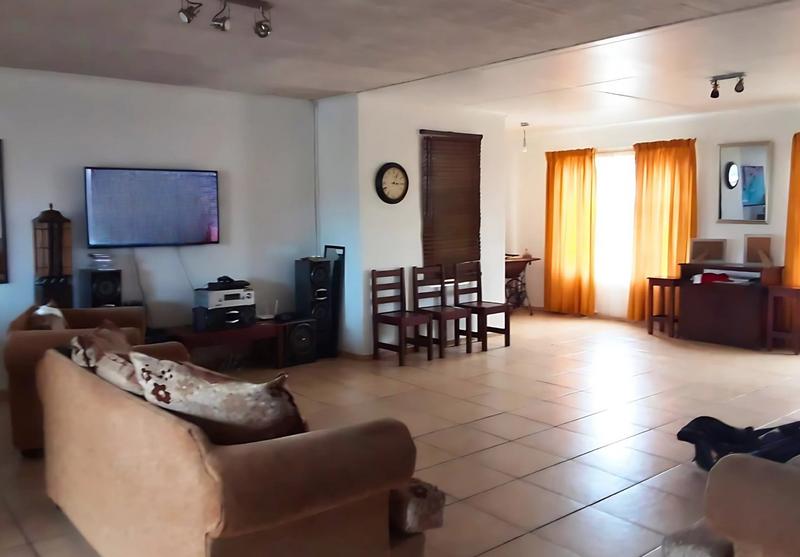 5 Bedroom Property for Sale in Fairview Western Cape